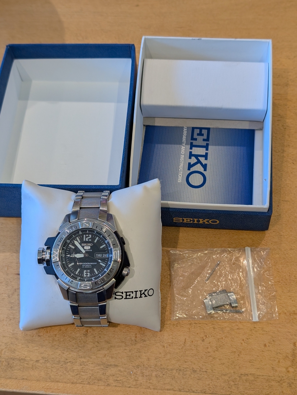 SEIKO 5 Men's Stainless Steel Black Dial Sports SKZ225 Automatic Watch - Picture 2 of 13